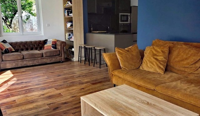 House +studio town center 300m from train station 500m from st patern 1.5km port