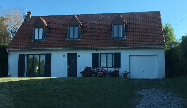 House surrounded by a garden, 5 mns walk from the beach. Saturday to Saturday.