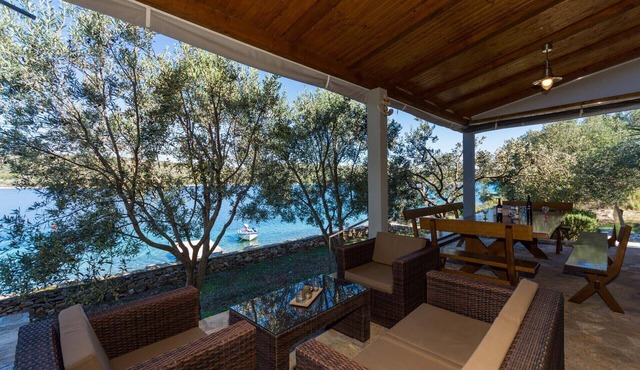 House SVETA FUMIJA 1-beachfront, with private boat