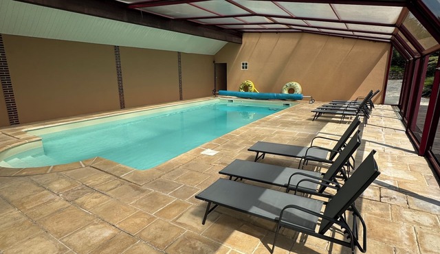 House swimming pool jacuzzi garden 1h from Paris