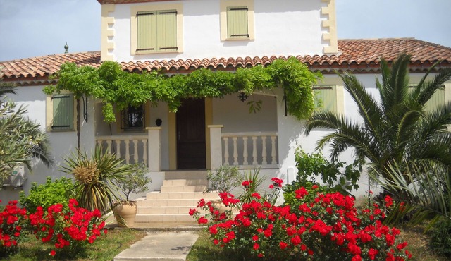 House swimming pool countryside garden parking air conditioning