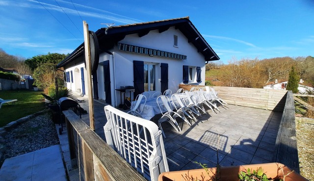 House swimming pool 10 km from Biarritz