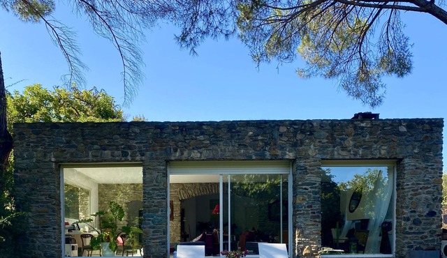 House swimming pool, tennis between sea and mountain