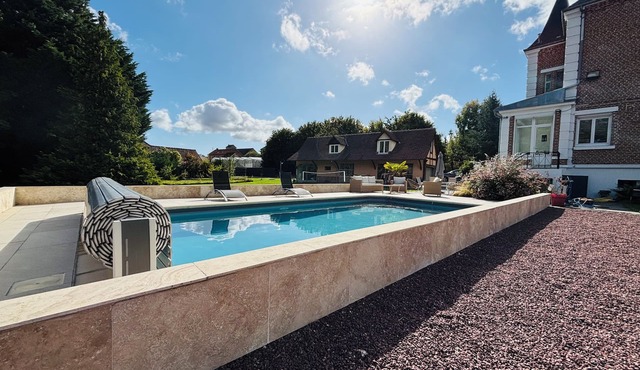 House Swimming pool Sauna Fitness Pickle B. Games room