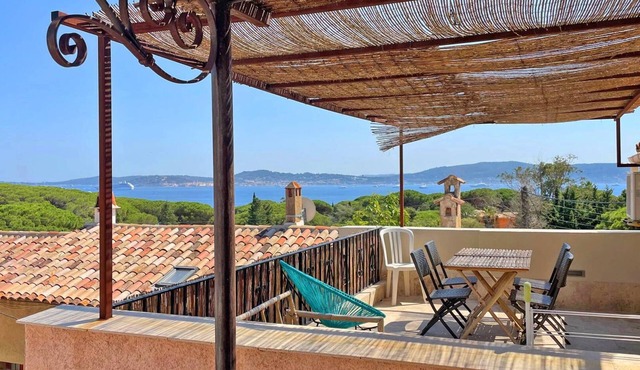 House T3 - 4/5 people - Sea view - Air conditioning - Wifi - Close to the beach - Grimaud