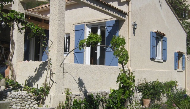 House T3 and garden, in the heart of the creeks, near Marseille and Carry-Le-Rouet
