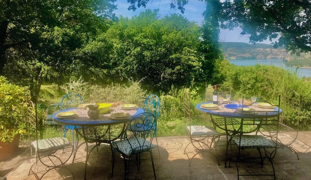 House T3 with beautiful lake view.