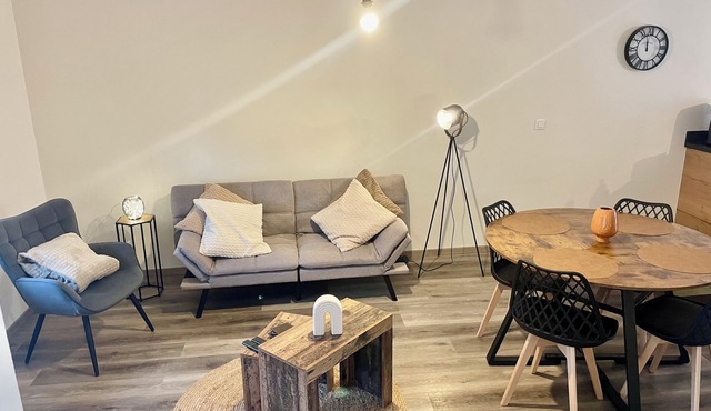 House terrace and garden pets welcome!