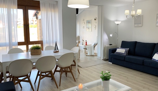HOUSE "THE CAMELLIAS SOMO". Ocean view! Only 5 min. walk from the beach.