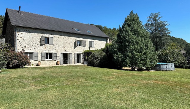 House to rent for summer holiday weekends for 8 -9-10- 11 - 12 - 13 persons