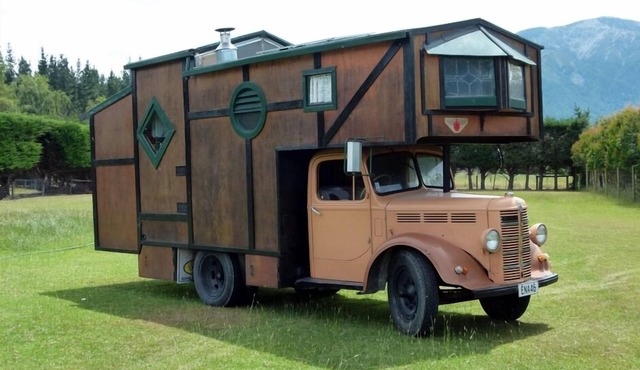 House Truck - Wacky Stays - six UNIQUE rentals in Kaikoura