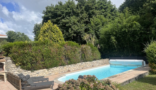 House Type T5 15 minutes from Biarritz and Hossegor with garden and pool