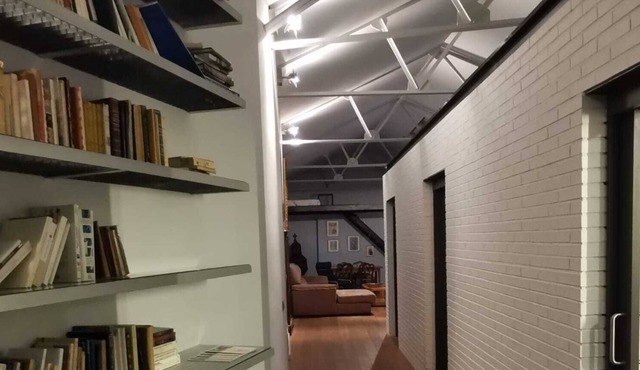 House under the aqueduct with parking space, 1 min from downtown!