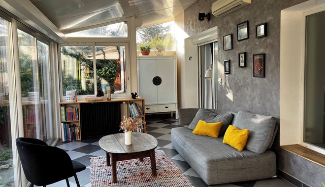 House Valence - small garden