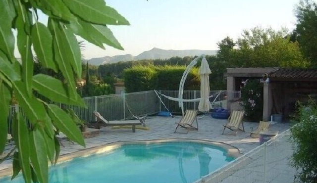 House very calm, accés SWIMMING POOL, between Cassis and Aix en Provence, cleared View