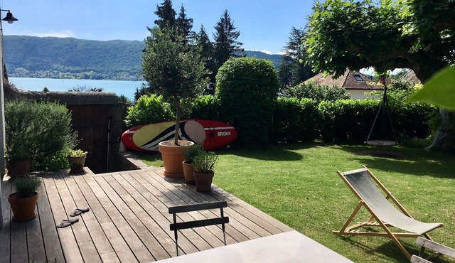 House, Veyrier du Lac close to the Lake and daily shopping.