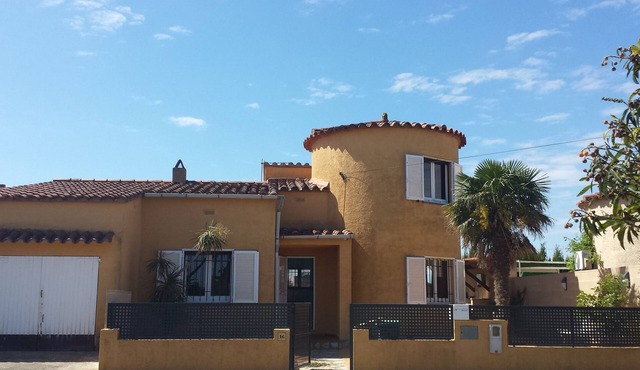 HOUSE VILLA COSTA BRAVA 4 bedrooms near the sea Swimming pool tennis Garage Wi-Fi