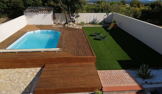 House villas with swimming pool on Nîmes