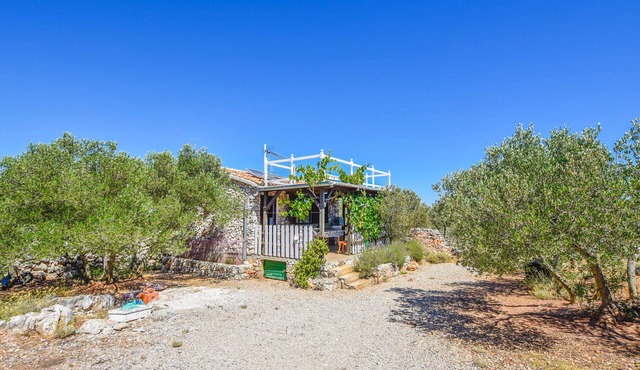 House Volak (80961-K1) - Nevidane - island Pasman