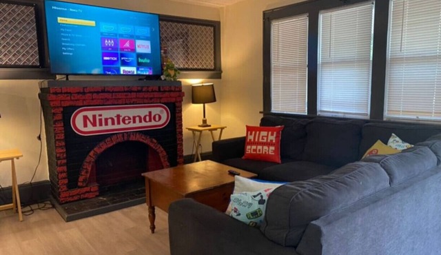 House w/11 Beds, Sleeps 14 w/Off Street Parking