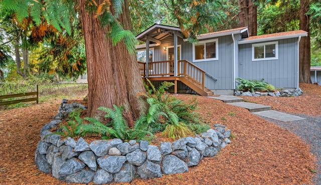 House w/Deck on Whidbey Island, 1 Mi from Shore!