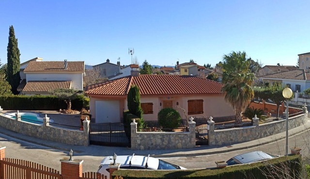 HOUSE WITH POOL, BARBECUE AND GARDEN, ALL FOR EXCLUSIVE USE.