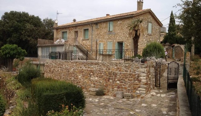 House with garden near UZES
