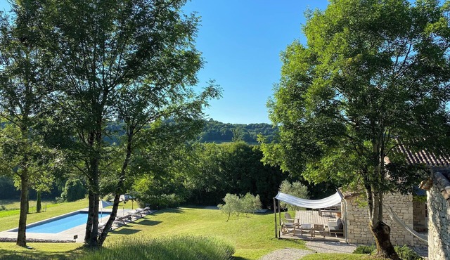 House with view and pool, sleeps 9, Montcuq, Quercy Blanc