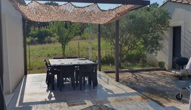 House with swimming pool and swing 10 minutes from Ardèche and 1 hour from the beach