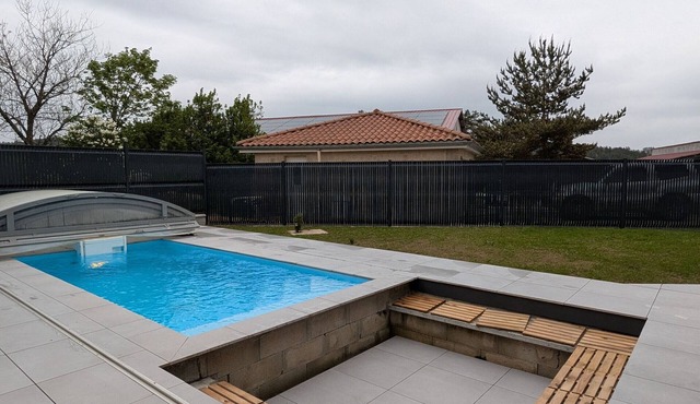 House with pool, pets allowed - 6 guests