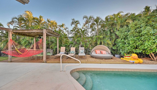House w/Heated Pool & Grill - Walk to Beach!