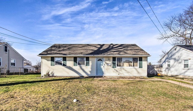 House w/Pellet Smoker & Grill, 1 Mi to Lake!