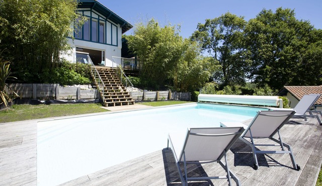 House w/pool - 12 pers., quiet garden w/stunning view on the BASQUE COUNTRY