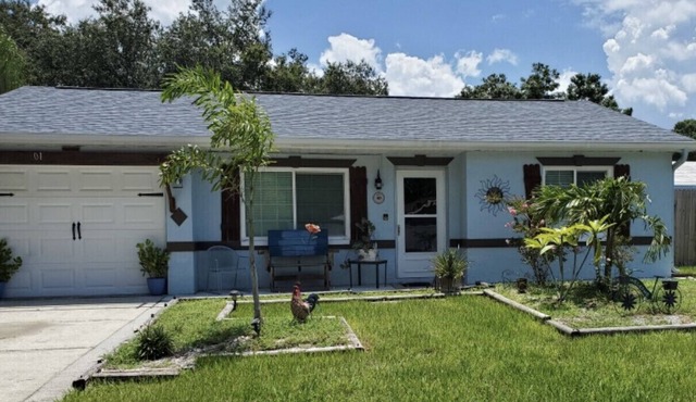 House w Pool close to Beach