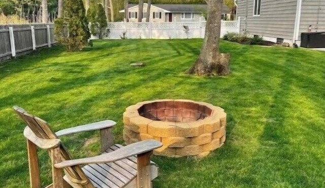 House w/pool & outdoor dining!n
