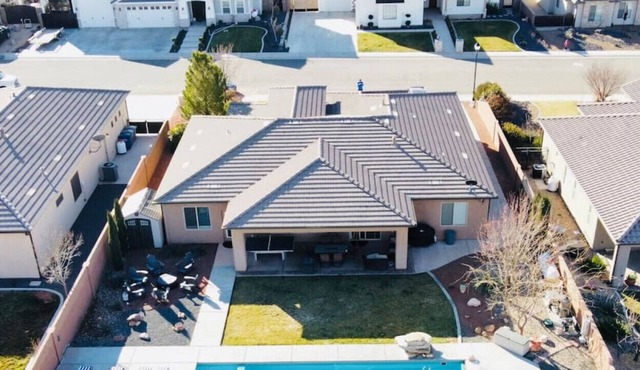 House w/private pool & free access to Sand Hollow