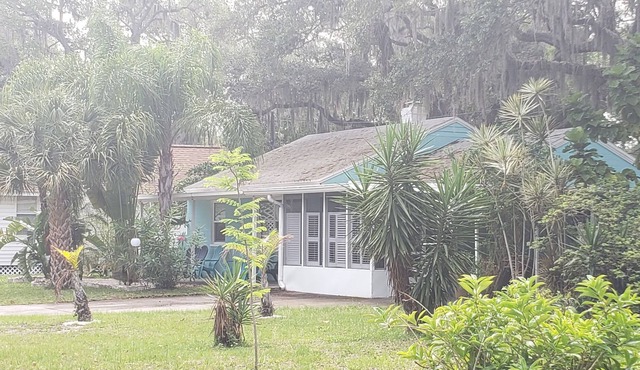 House, walking distance to shops and beach