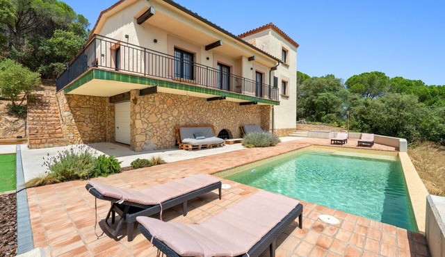 House with private pool 3km beach and center