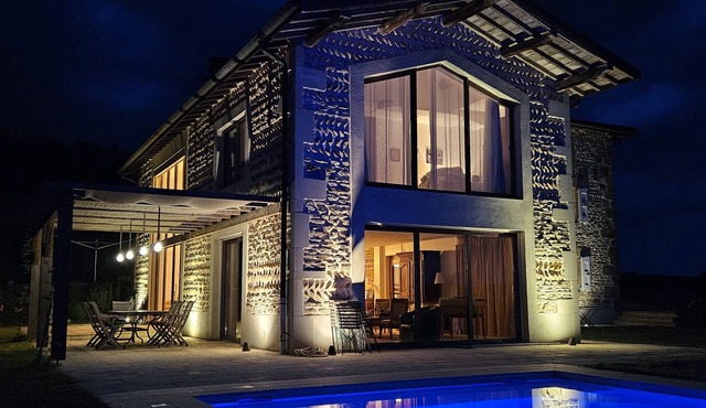 House with swimming pool in Drôme des collines