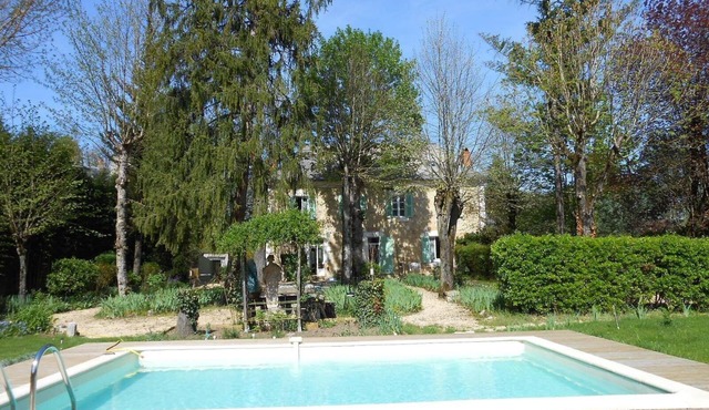 House with pool in a peaceful village, ideal for families