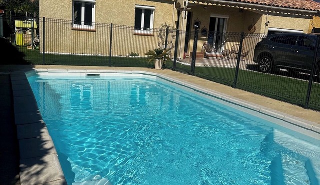 House with swimming pool near Aix en Provence