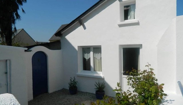 House with terrace, quiet location between Saint Malo & Cancale, near Mont-st-Michel.