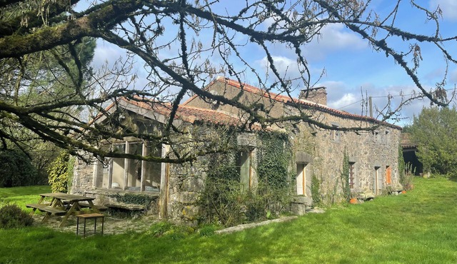 House with heated pool and spa 35 minutes from Puy du fou