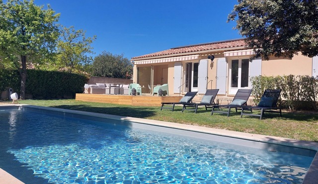 House with swimming pool for seasonal rental-Lubéron/Saint- Saturnin- Lès- Apt