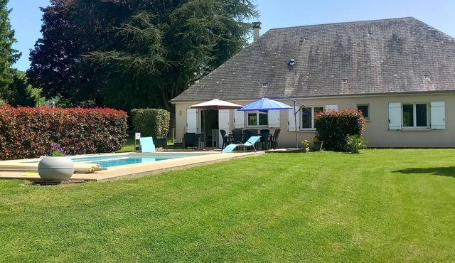 HOUSE WITH HEATED SWIMMING POOL* ON THE BANKS OF THE DORDOGNE WIFI OFFERED