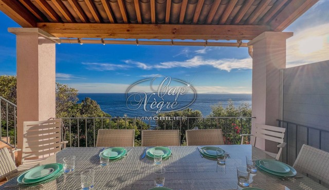 House with sea view for 8 people + 1 child in Rayol-Canadel