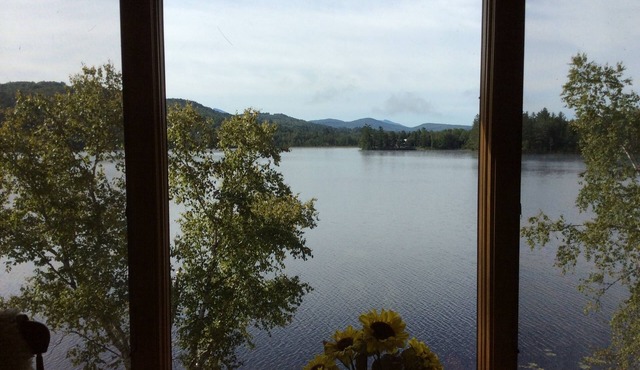 House with 150 feet private lakefront - quiet, rustic, homey, near Bretton Woods