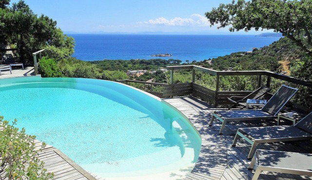 House with 2 bedrooms for 4 to 6 people.