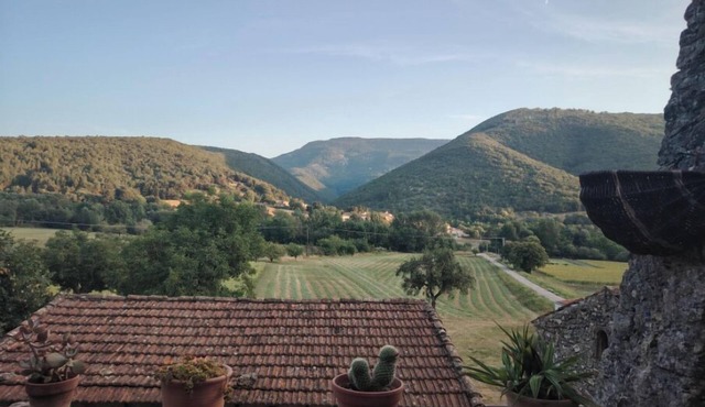 House with 2 or 3 bedrooms Sleeps up to 10 people