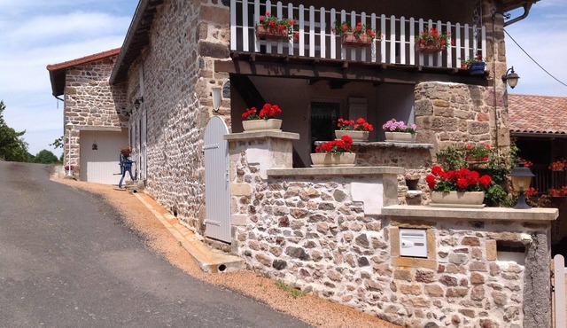 House with 3 independent rooms, located in a village 1.5 km from the village